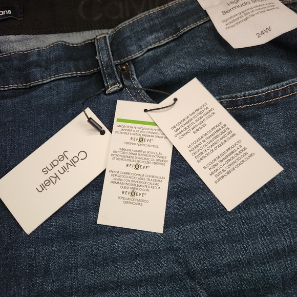 NWT Calvin Klein plus size Jean Shorts. Size 24 W. Dark blue denim - Picture 5 of 9